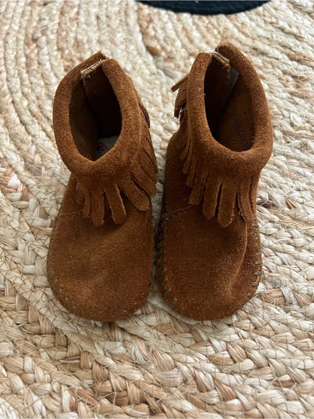 Minnetonka baby unisex genuine Brown Suede Fringe Moccasins no flaws size 2